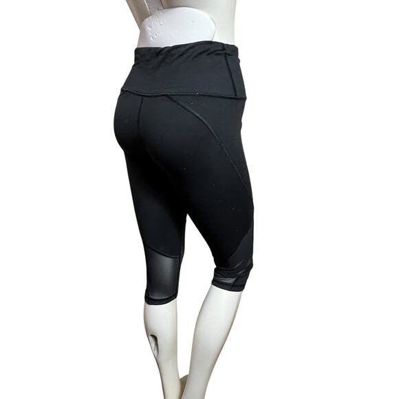 Victoria's Secret Sport Black High-Waist Mesh Panel Capri Leggings Athletic - Picture 10 of 12